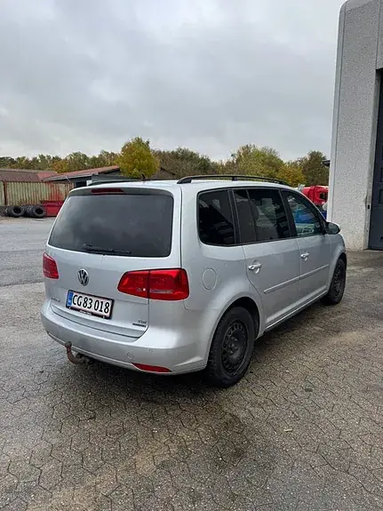 Volkswagen Touran 2011 photo 4