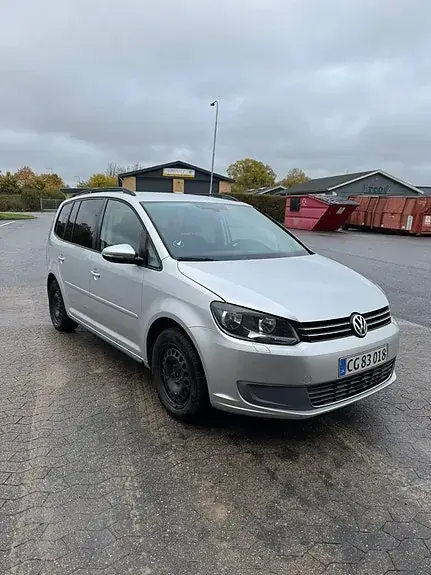 Volkswagen Touran 2011 photo 2