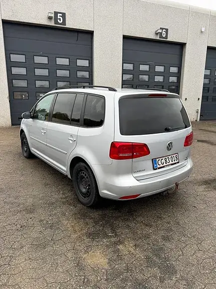Volkswagen Touran 2011 photo 3