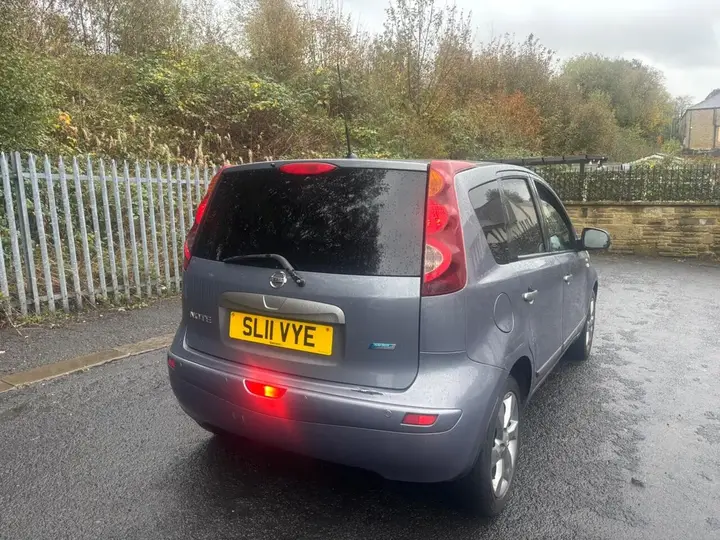 Nissan Note 2011 photo 3