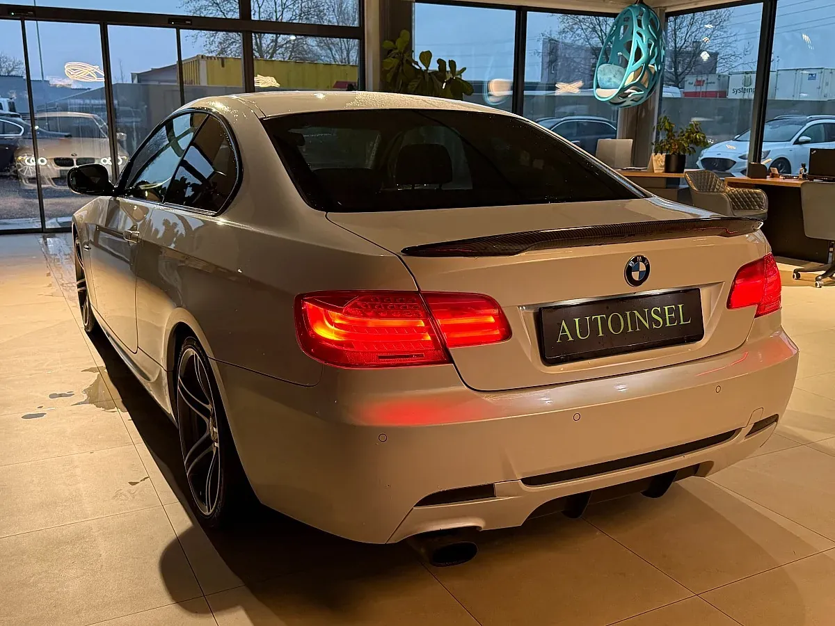 BMW 3Er-Reihe 318I Coupé 2012 photo 4