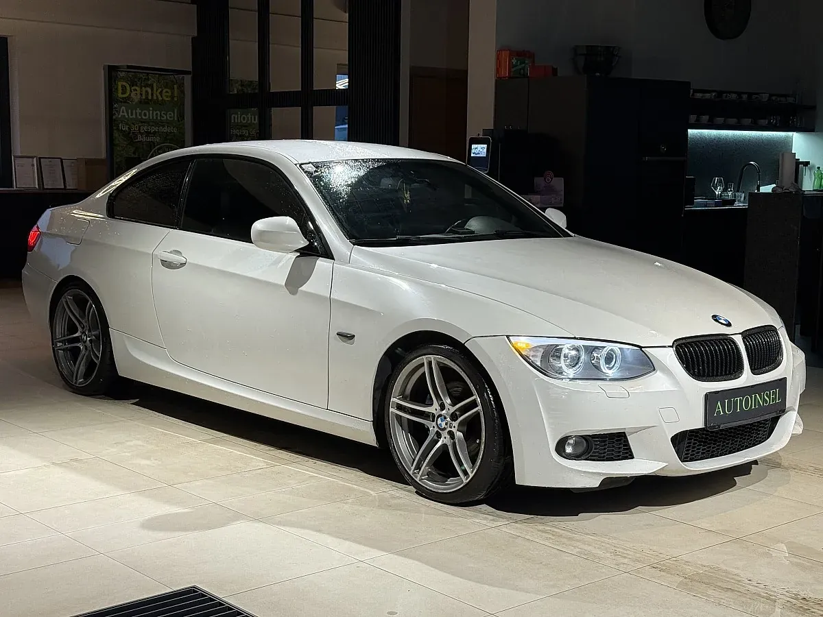 BMW 3Er-Reihe 318I Coupé 2012 photo 2
