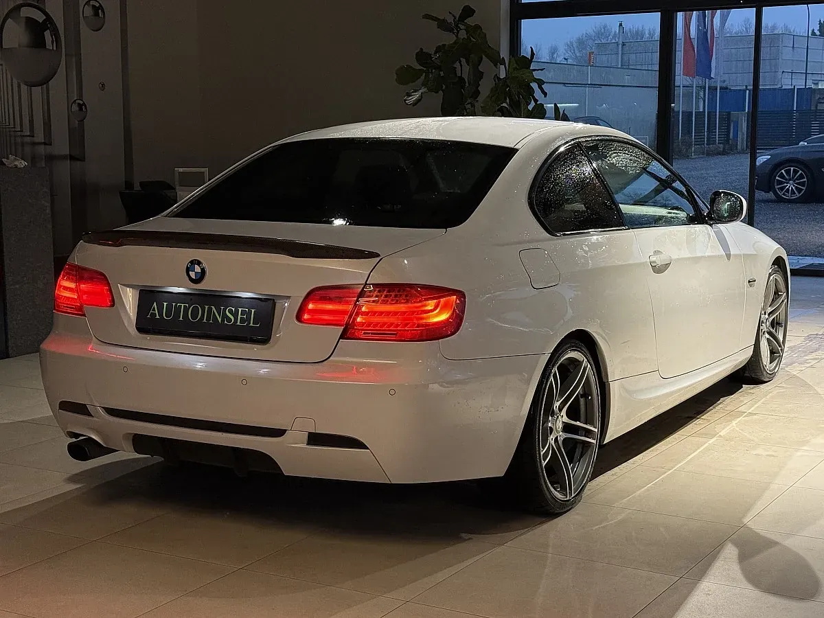 BMW 3Er-Reihe 318I Coupé 2012 photo 3