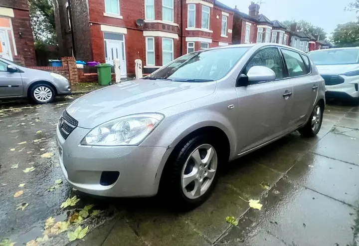 Kia Ceed 2009 photo 2