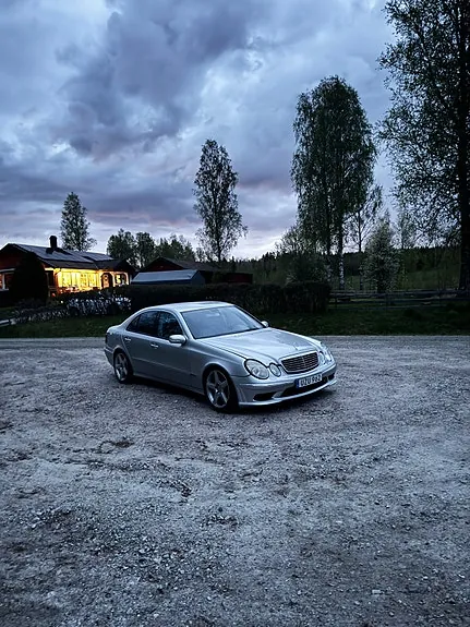 Mercedes-Benz E320 2004 photo 3