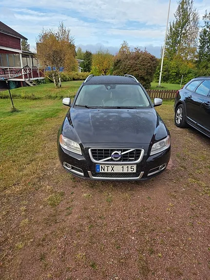 Volvo V70 2012 photo 2