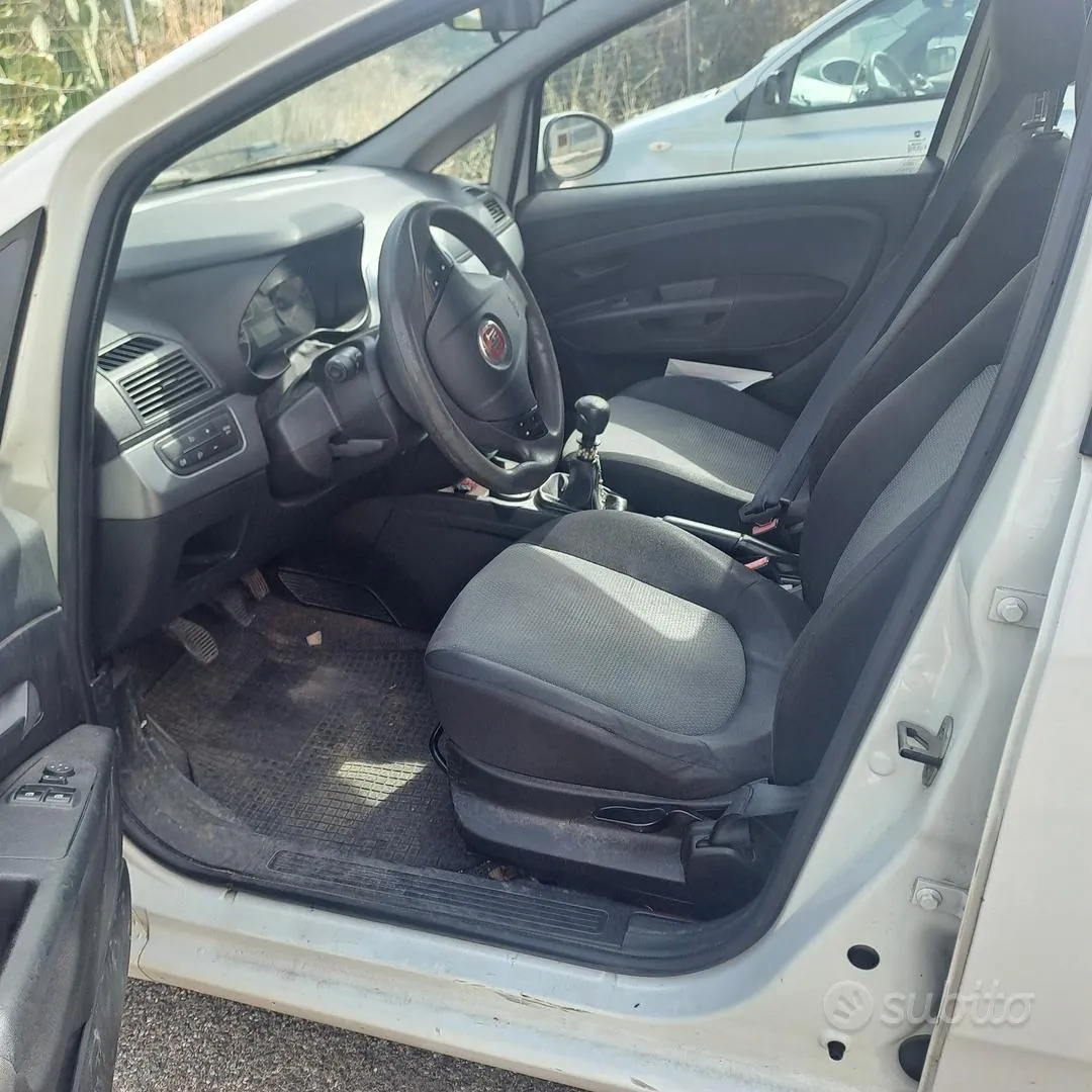 Fiat Grande Punto 2014 photo 2