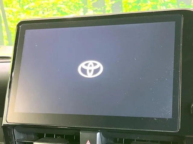 Toyota Voxy 2023 photo 4