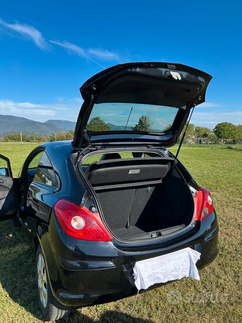 Opel Corsa D 2010 photo 3