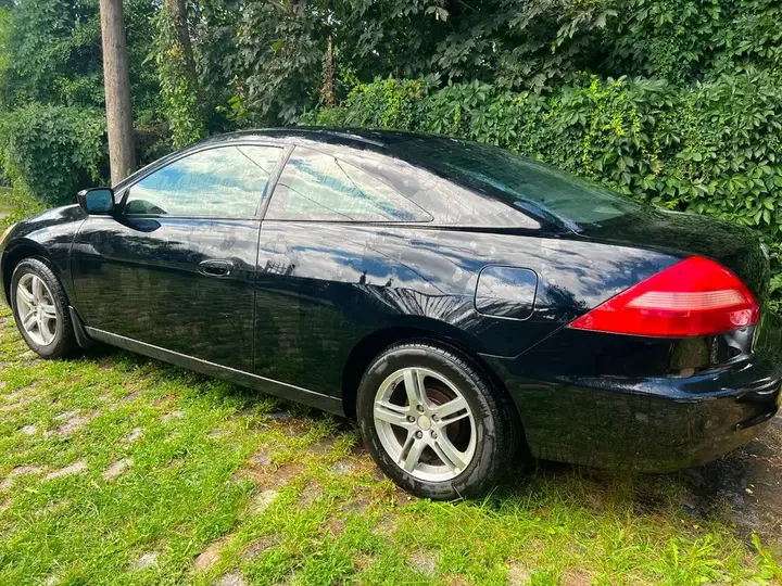 Honda Accord 2004 photo 3