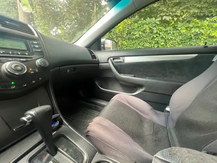 Honda Accord 2004 photo 4
