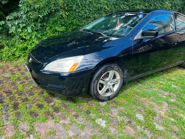 Honda Accord 2004 photo 2
