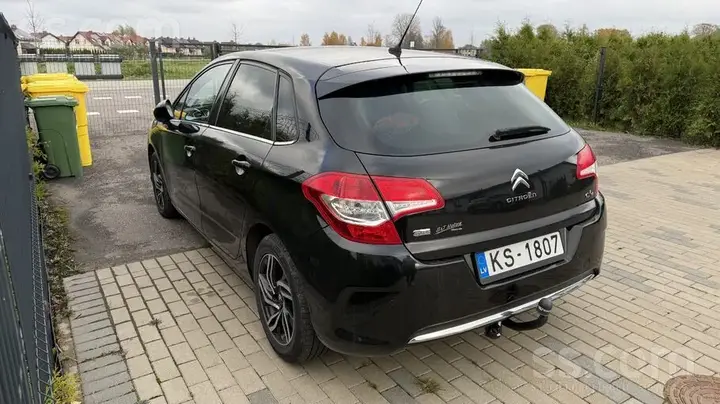 Citroen C4 2011 photo 2