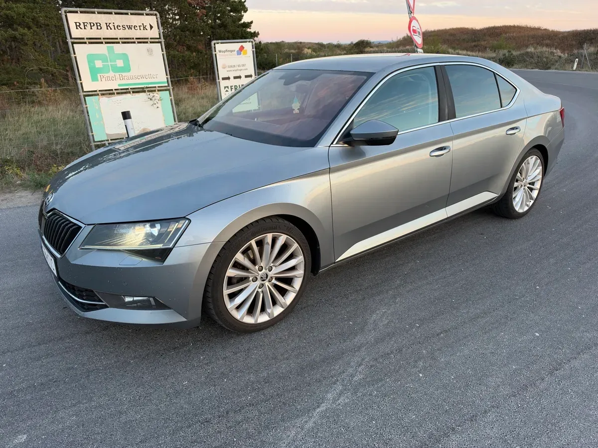 Skoda Superb 2016 photo 2