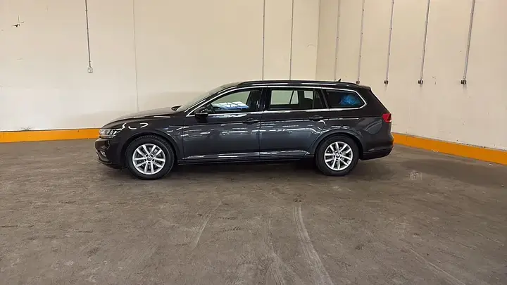 Volkswagen Passat Variant 2023 photo 3