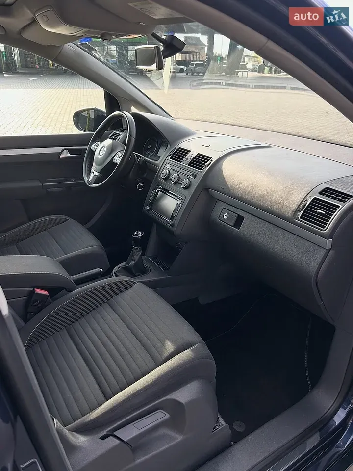 Volkswagen Touran 2014 photo 2