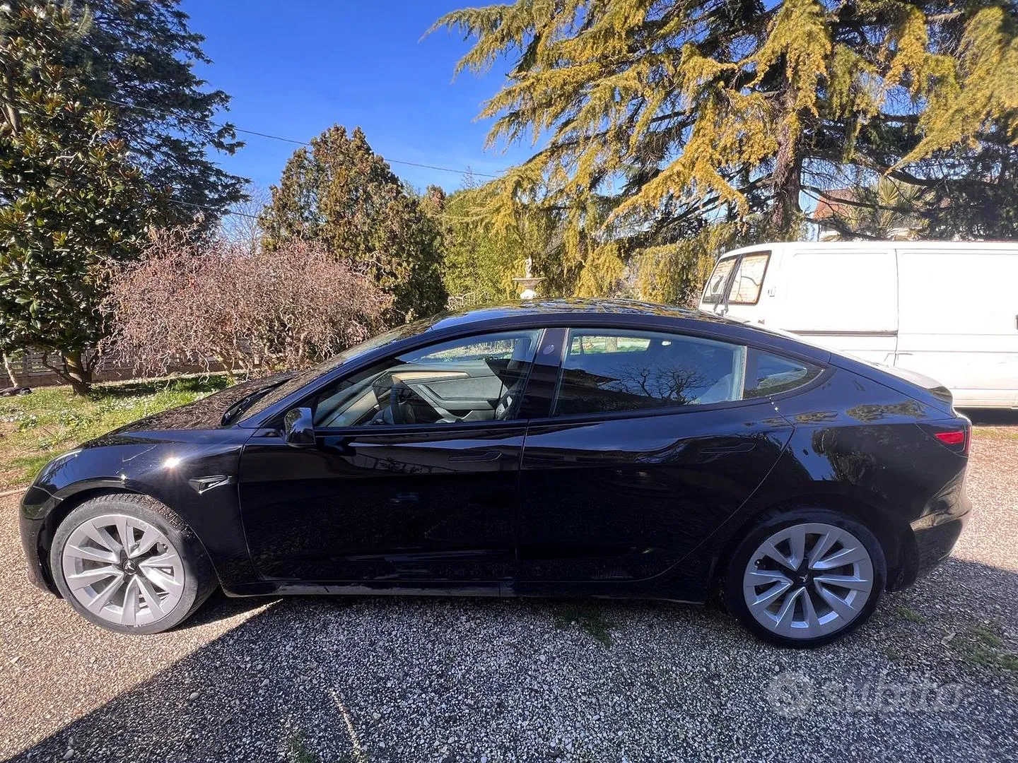 Tesla Model 3 2023 photo 2