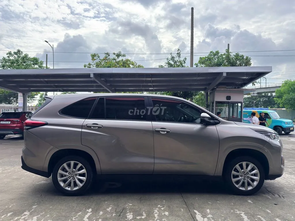 Toyota Innova 2024 photo 3