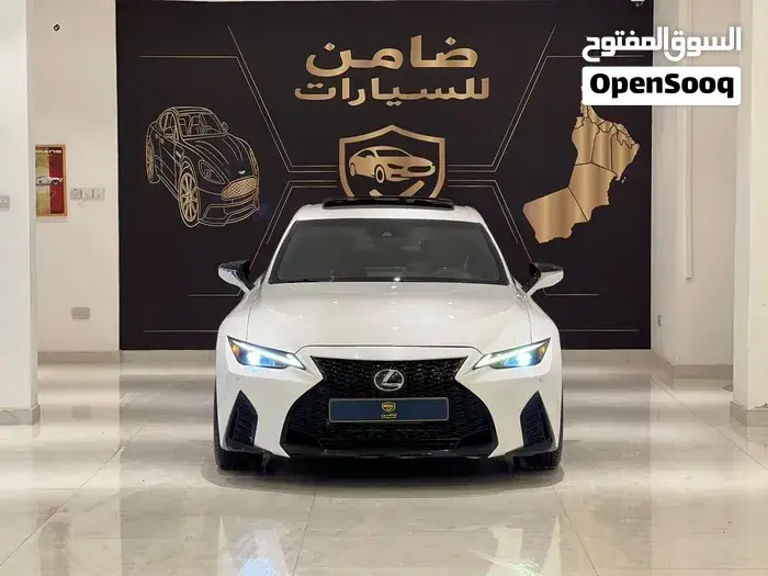 Lexus Is 350 2022 photo 2
