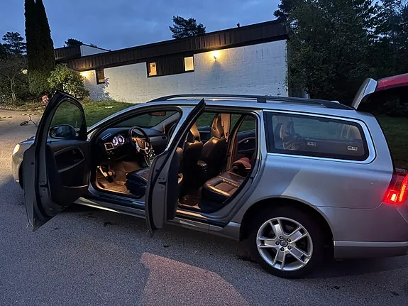 Volvo V70 2011 photo 5