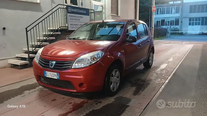 Dacia Sandero 2012 photo 2