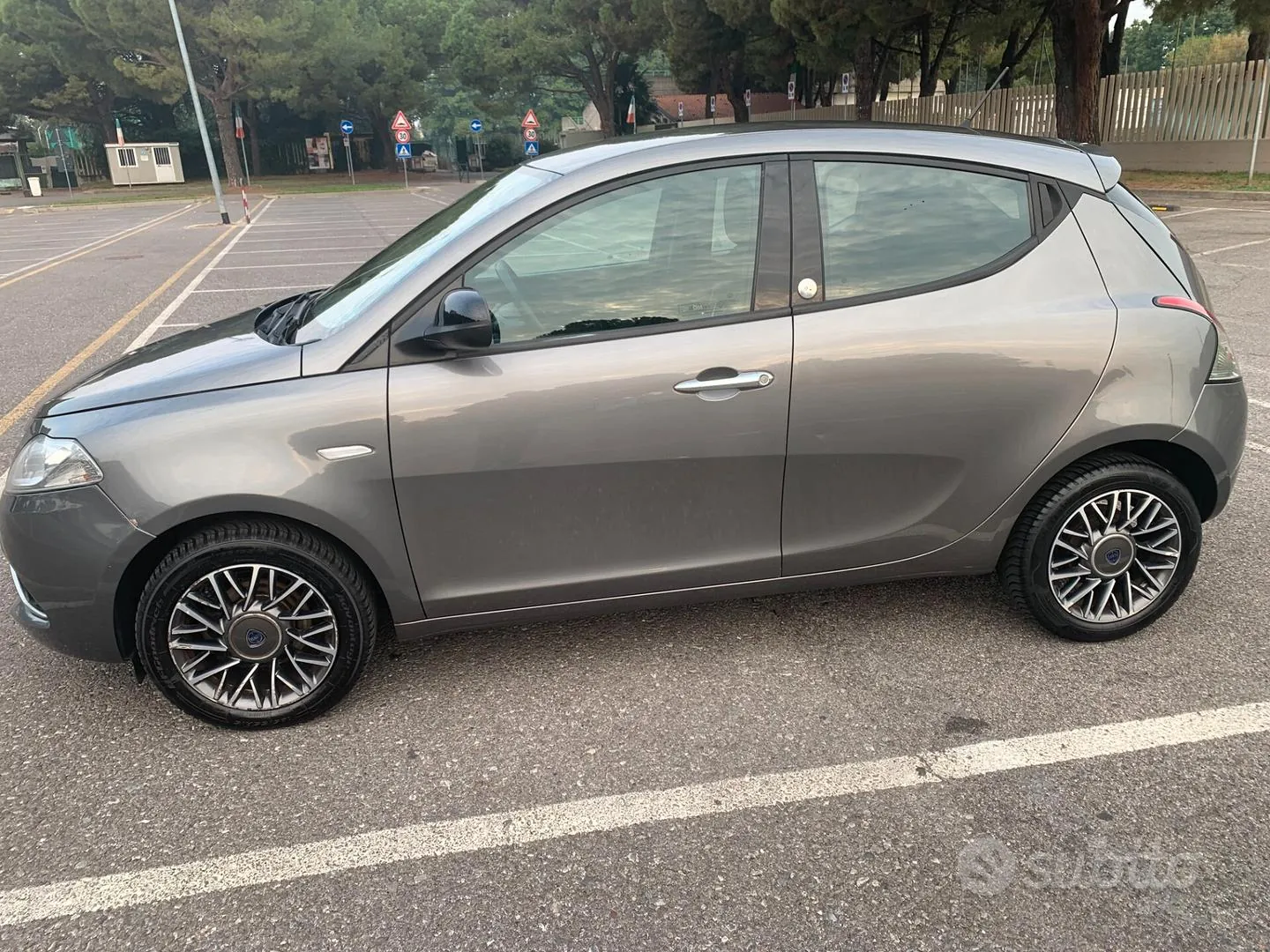 Lancia Ypsilon 2016 photo 2