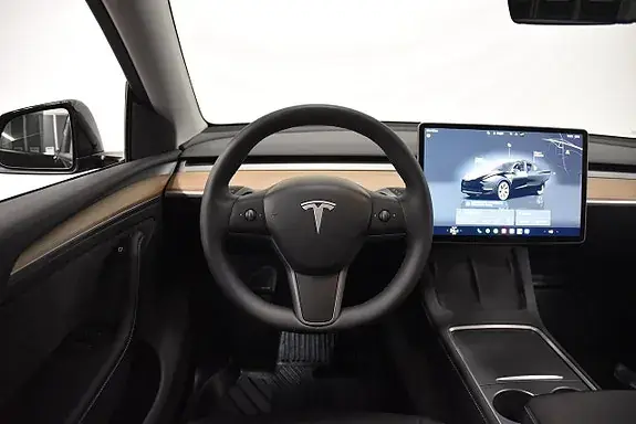 Tesla Model Y 2023 photo 2