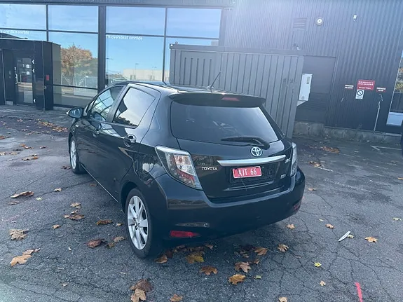 Toyota Yaris 2012 photo 2