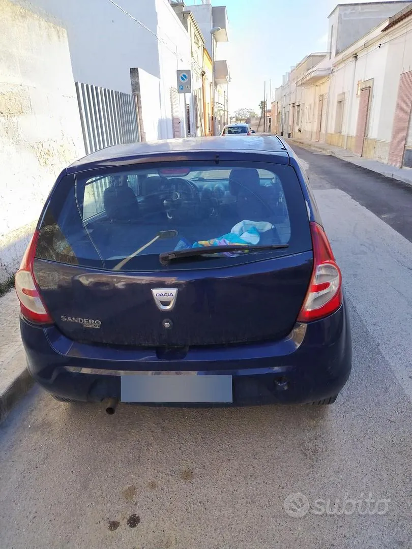Dacia Sandero 2010 photo 3