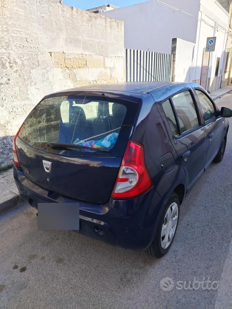 Dacia Sandero 2010 photo 2