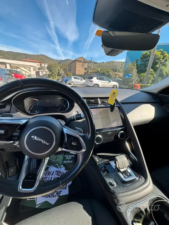 Jaguar E-Pace 2021 photo 5