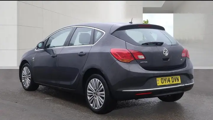 Vauxhall Astra 2014 photo 2