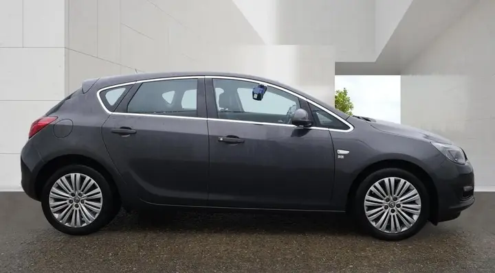 Vauxhall Astra 2014 photo 3