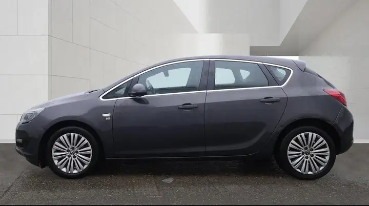 Vauxhall Astra 2014 photo 4