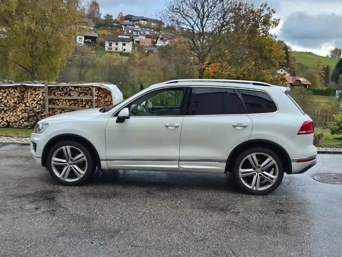 Volkswagen Touareg 2015 photo 2