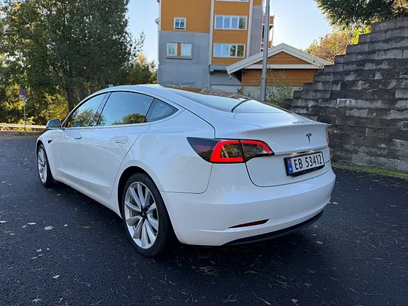 Tesla Model 3 2020 photo 3