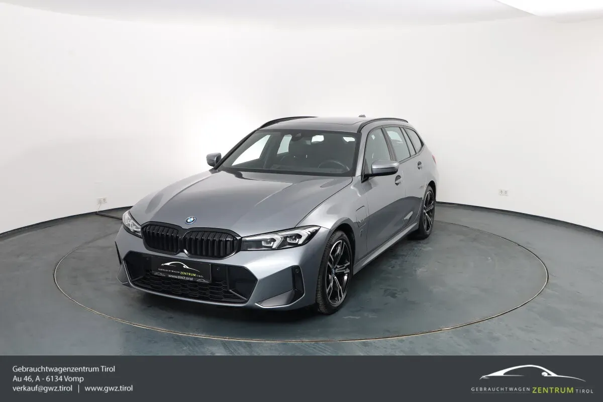 BMW 3 Series 2022 photo 2