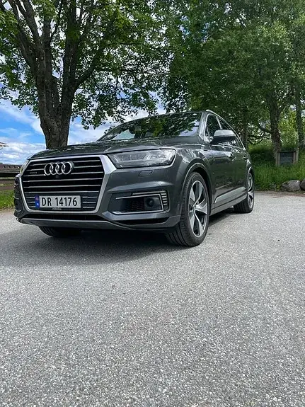 Audi Q7 2017 photo 2