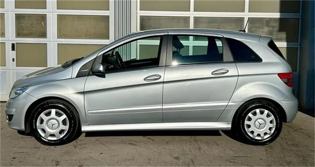Mercedes-Benz B-Class 2011 photo 2