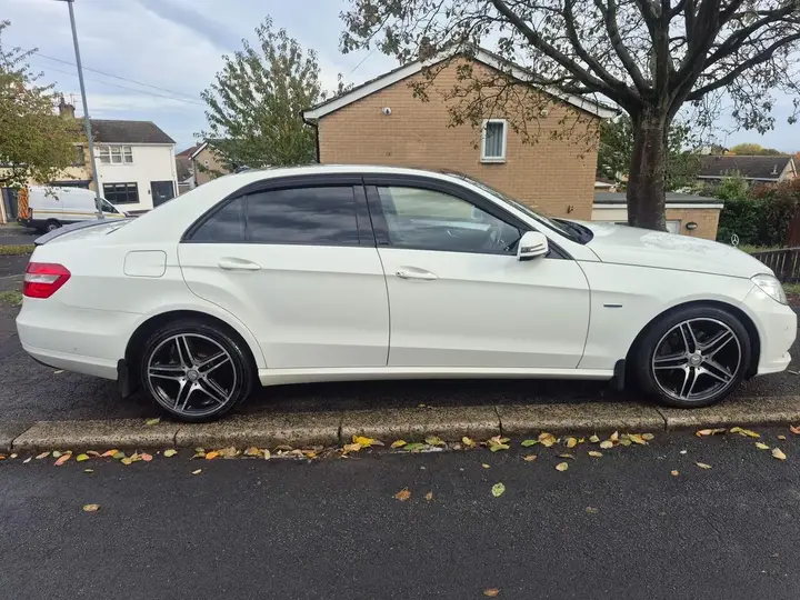 Mercedes-Benz E-Class 2012 photo 2