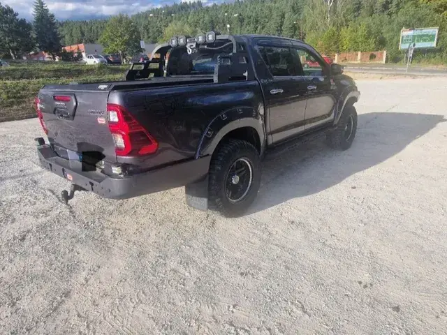 Toyota Hilux 2021 photo 2