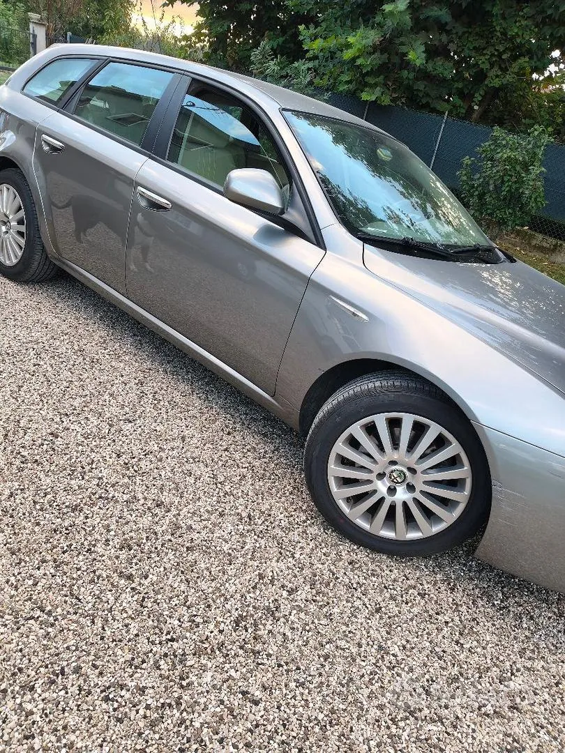 Alfa Romeo 159 2006 photo 5