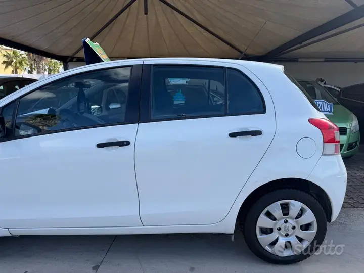 Toyota Yaris 2010 photo 4