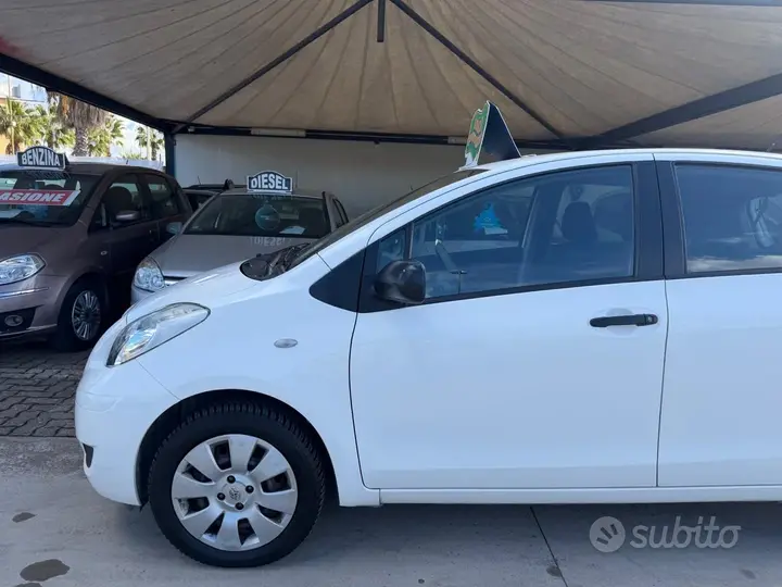 Toyota Yaris 2010 photo 5