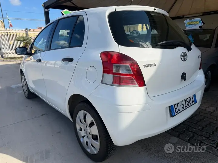 Toyota Yaris 2010 photo 2