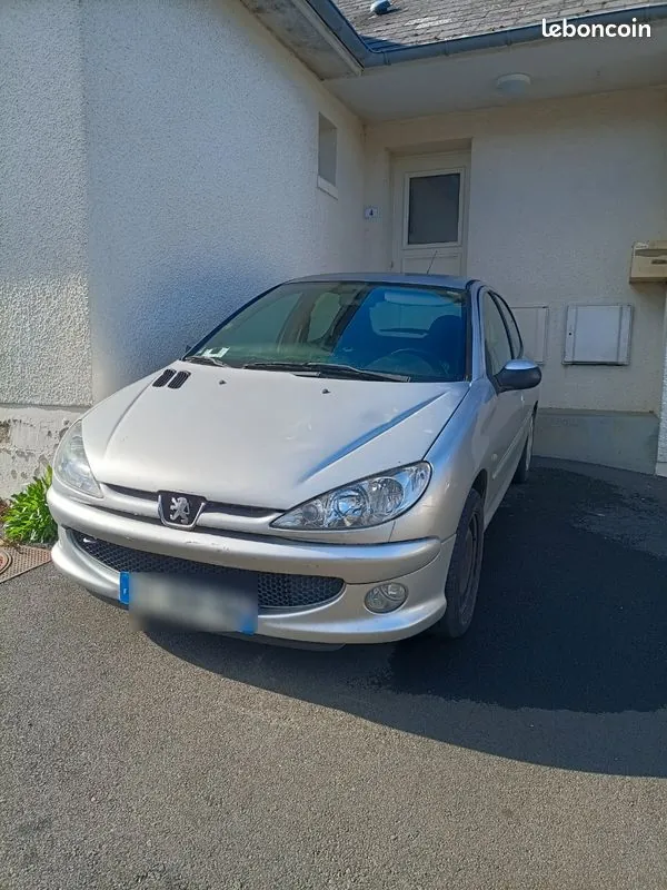 Peugeot 206 2008 photo 2
