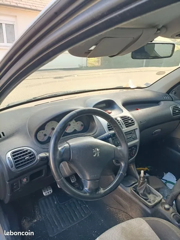Peugeot 206 2008 photo 3