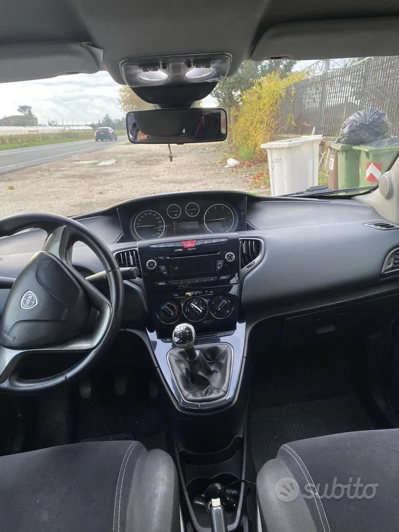 Lancia Ypsilon 2011 photo 4