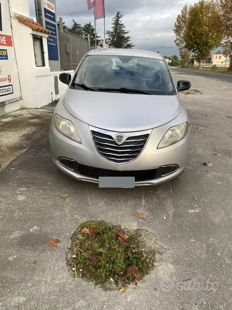 Lancia Ypsilon