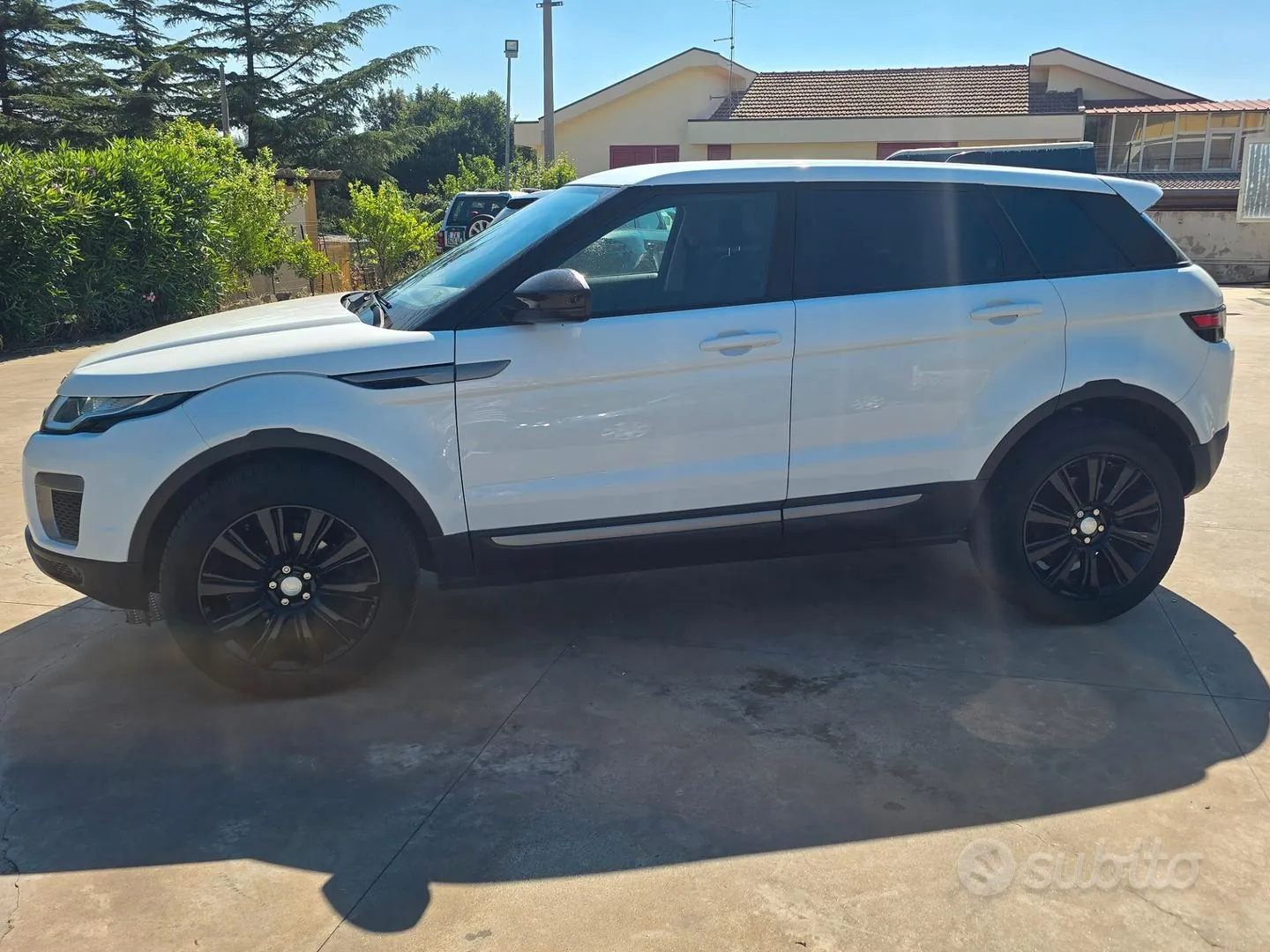 Land Rover Range Rover Evoque 2017 photo 4